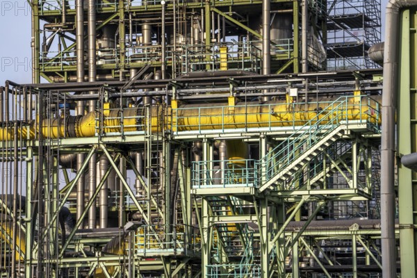 The chemical plants on the white side of the Schwelgern coking plant, which supplies over 2.5