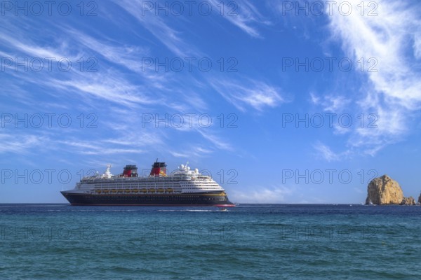 Mexico, Cabo San Lucas, Los Cabos, vacation cruise ship docked close the beach and El Arco, Central