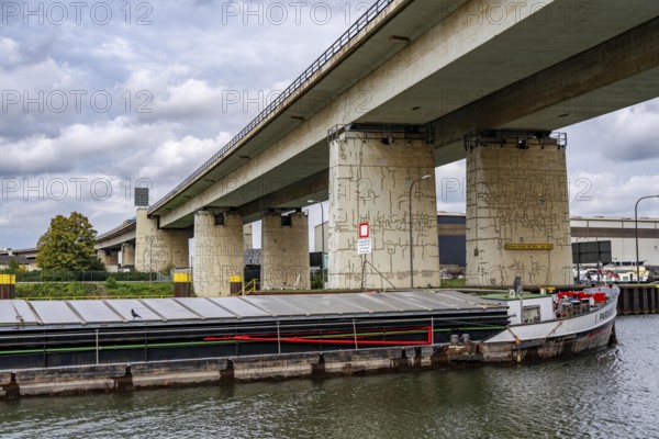 The Berlin Bridge, motorway A59, over the Duisburg port area, 1.8 km long, has a remaining useful