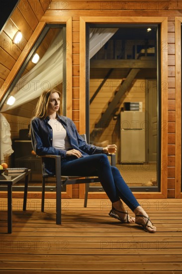 Young woman escaped the hustle and bustle of daily life and retreating to a cozy log cabin