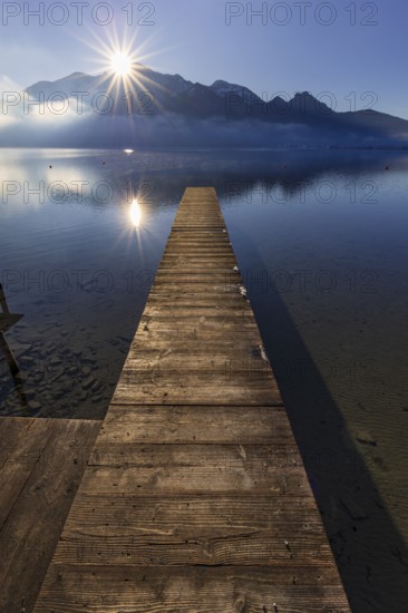 Jetty, boat dock, lake, reflection, fog, sunbeams, backlight, winter, snow, ice, Lake Kochel, view