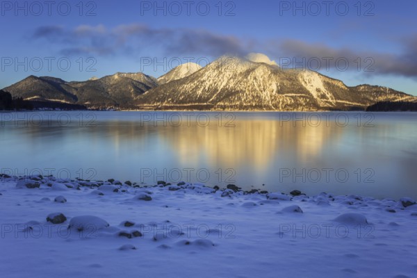 Morning light, sunrise, mountain lake, mountain landscape, reflection, winter, snow, long exposure,