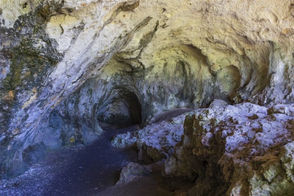 The Klausenhöhle is a natural karst cave near the Lower Bavarian market town of Essing in the