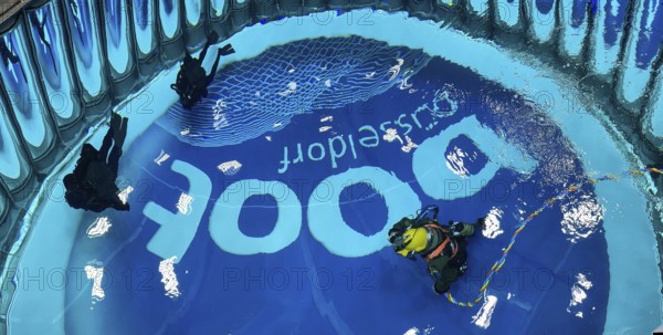 View from above into the diving tower of Messe boot Düsseldorf, on the left recreational diver, on