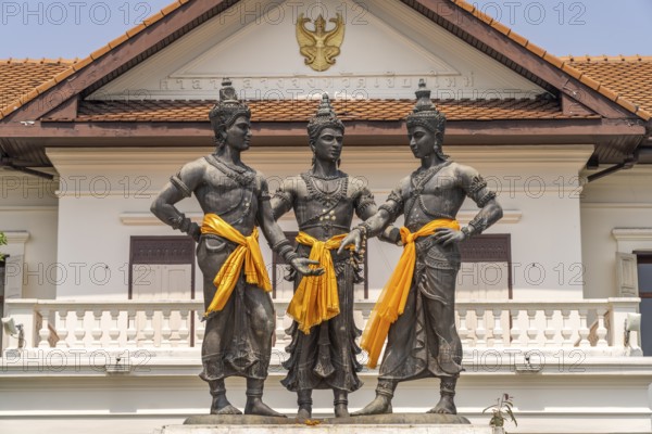 Three Kings Monument, sculpture of the kings Mengrai, Ramkamhaeng and Ngam Muang, founding fathers