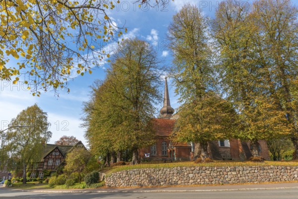 St. Katharinen church and former PLagmann inn, half-timbered house with thatched roof,