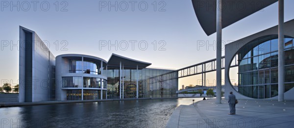 The Marie-Elisabeth-Lüders-Haus and the Paul-Löbe-Haus on the banks of the Spree, functional