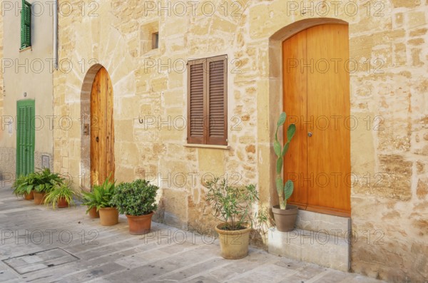 Old town street, Alcudia, Mallorca, Balearic Islands, Spain, Europe