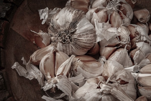 Fresh garlic, in a wooden plate, top view, close-up, no people