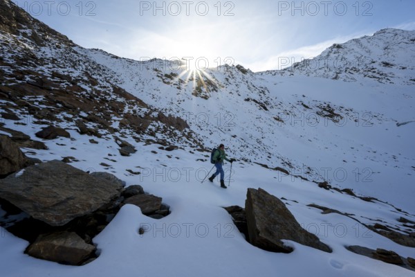 Mountaineer descending in the snow from the Ramoljoch, autumnal mountain landscape, Sonnenstern,