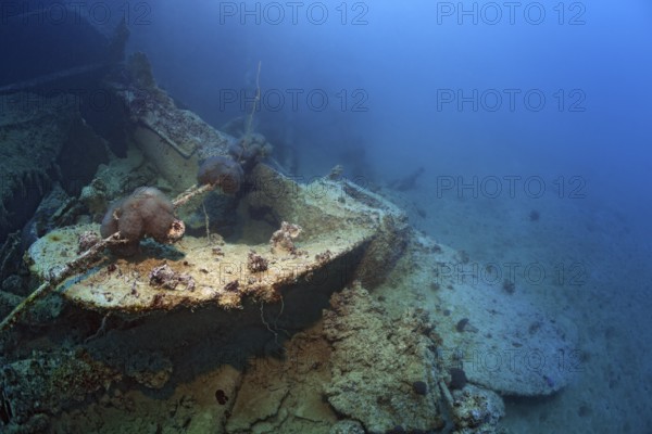 Replacement propeller, propeller, ship's propeller, on the seabed, British Loyalty, wreck, Addu