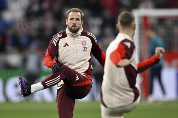 Harry Kane FC Bayern Munich FCB (09) Joshua Kimmich FC Bayern Munich FCB (06) Warm-up training