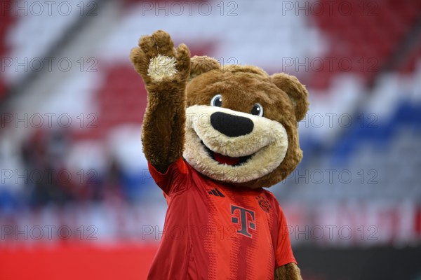 Mascot Berni FC Bayern Munich FCB (12) waving, gesture gesture Allianz Arena, Munich, Bavaria,