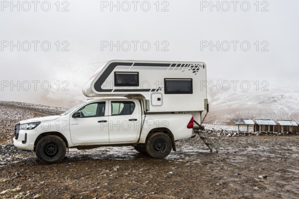 4x4 camper van, early snow, Hveradalir geothermal area, Kerlingarfjöll, Icelandic highlands,