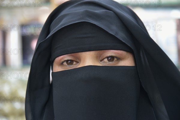Portrait of a Muslim woman, veiled, Salalah, Dhofar Region, Orient, Oman, Asia
