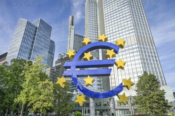 Euro Logo, Eurotower, ECB, Kaiserstrasse, Frankfurt am Main, Hesse, Germany, Europe