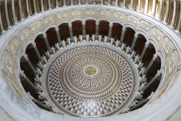 Interior, hall with a total of 34 angels, victory goddesses 3, 3 metres high, inscribed motto of