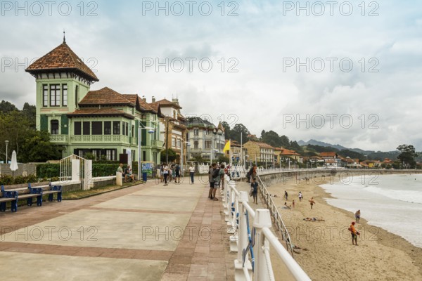 Village and beach, Ribadesella, Asturias, Asturias, Costa Verde, Northern Spain, Spain, Europe