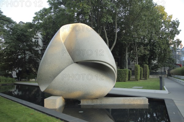 Sculpture Continuity by Max Bill 1986, stone, ribbon, intertwined, braided, modern, abstract, art,