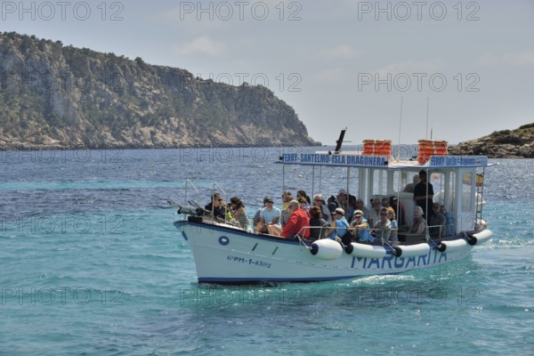 Excursion boat off the dragon island Sa Dragonera, Majorca, Balearic Islands, Spain, Europe