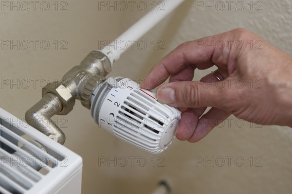 Mechanical slider of thermostat for heating is adjusted for limitation of heating power temperature