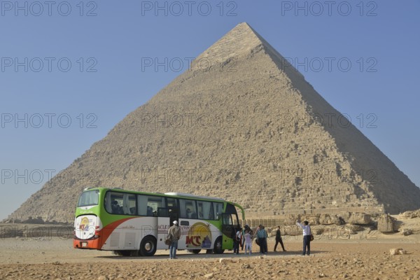 Tourist bus in front of the Pyramid of Chephren, Giza, Egypt, Africa