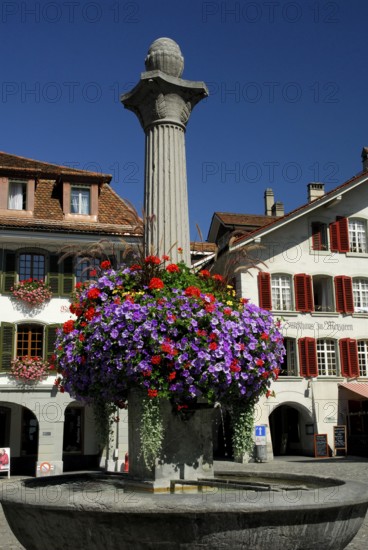 Fountain on the town hall square, Thun, Canton Bern, Switzerland, Europe