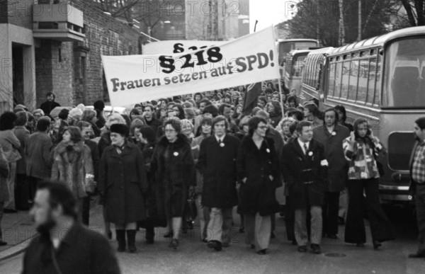 The woman's protests of the SPD, DGB and DKP against the abortion paragraph 218 on 26.2.1975 in