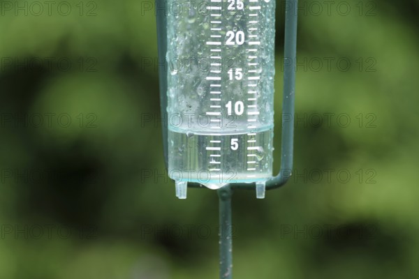 Rain gauge, vessel, scale, precipitation, rain, measure, display, water, weather, A rain gauge