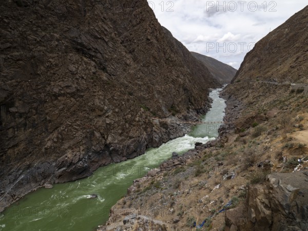 Yarlung Tsangpo River in mountain gorge, Brahmaputra, highlands of Tibet, China, Asia