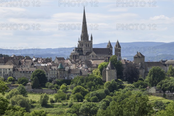 View of the town of Autun with the Saint-Lazare Cathedral, Département Saône-et-Loire, Region
