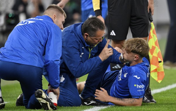 Tim Drexler TSG 1899 Hoffenheim (04) head injury, injured, injury, carer, test with finger,