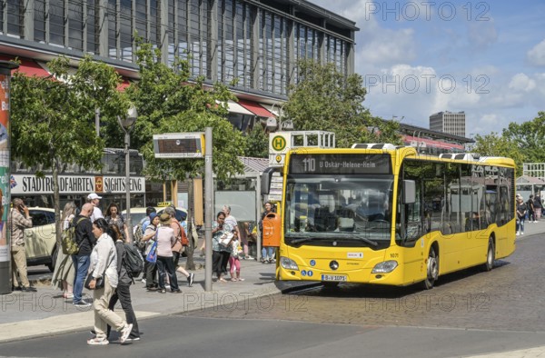 Bus 110, Bahnhof Zoo, Hardenbergplatz, Charlottenburg, Berlin, Germany, Europe