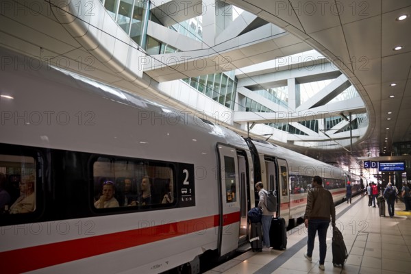 ICE at the centre platform with the large opening to the glass dome, long-distance train station,