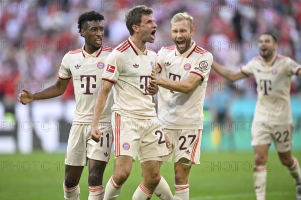 Goal celebration Thomas Thomas Müller FC Bayern München FCB (25) Kingsley Coman FC Bayern München