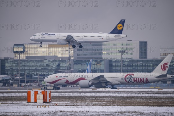 Lufthansa Airbus A321-200 approaching Frankfurt FRA airport, Air China, terminal building, Fraport,