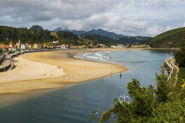 Village and beach, Ribadesella, Asturias, Asturias, Costa Verde, Northern Spain, Spain, Europe