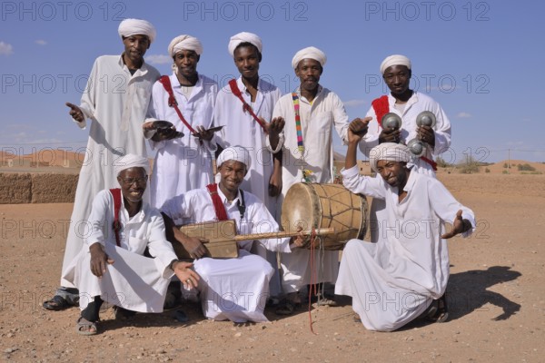 Gnaoua musicians, Merzouga, Meknès-Tafilalet region, Morocco, Africa