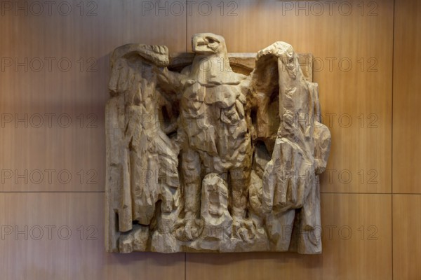 Eagle relief of the sculptor Hans Kindermann in the conference room of the Federal Constitutional