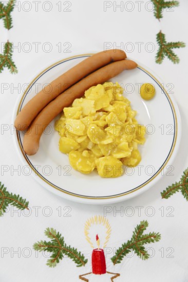 Swabian cuisine, potato salad with string sausages, Wienerle, Wiener sausages, thin boiled sausage,