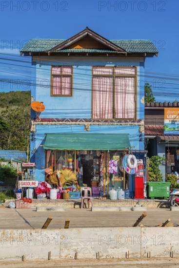 Street scene with general shop in the old town of Ko Lanta, dilapidated, row of houses, town,