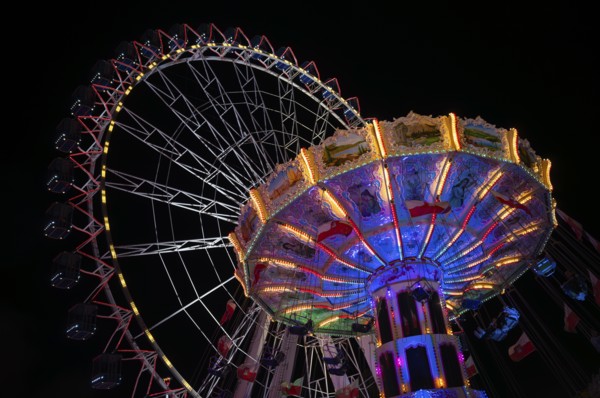 Night shot, Ferris wheel, Europa Rad, chain carousel, Cannstatter Wellenflug, rides, movement,