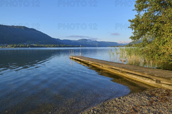 Lakeside, bathing jetty, morning, summer, Steindorf am Lake Ossiach, Lake Ossiach, Carinthia,