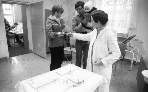 Oral polio vaccination (childhood immunisation) on 28.01.1980 in Iserlohn, Germany, Europe