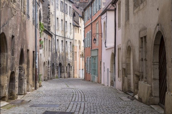 Alley in the historic old town, Dole, Jura department, Franche-Comté, France, Europe