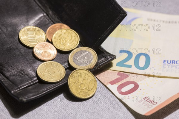 Wallet with coins and notes, euro, Germany, Europe