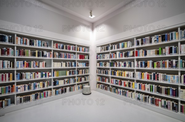 Interior photograph, bookshelf, books, city library, architect Eun Young Yi, Stuttgart,