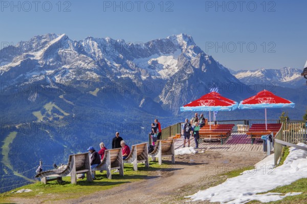 Sun loungers on the Wank 1780m with Zugspitzgruppe 2962m, Garmisch-Partenkirchen, Loisachtal,