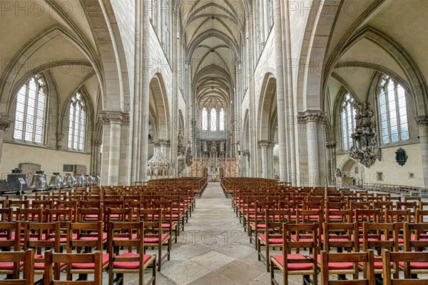 Magdeburg cathedral, Central nave and Main altar, Magdeburg, Saxony Anhalt, Germany, Europe