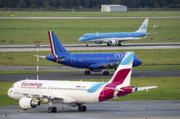 Düsseldorf Airport, KLM Cityhopper Embraer ERJ-190, lands, ITA Airways, Airbus A319-100, on the
